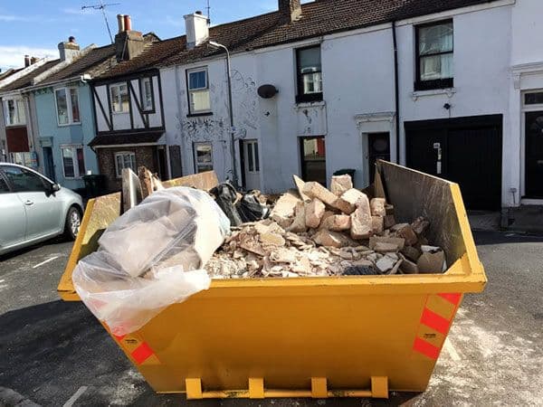 Level Loads, Happy Drivers: A Complete Guide to Filling Skips the Right Way